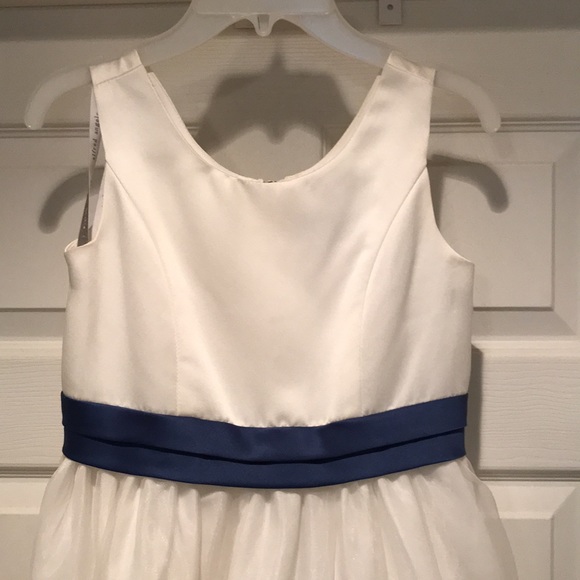 Flower Girl or junior bridesmaid dress - Picture 2 of 4
